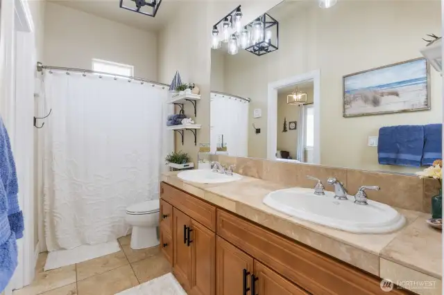 jack and jill bathroom