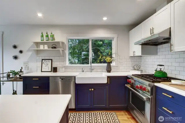 Who doesn't love an apron front sink?