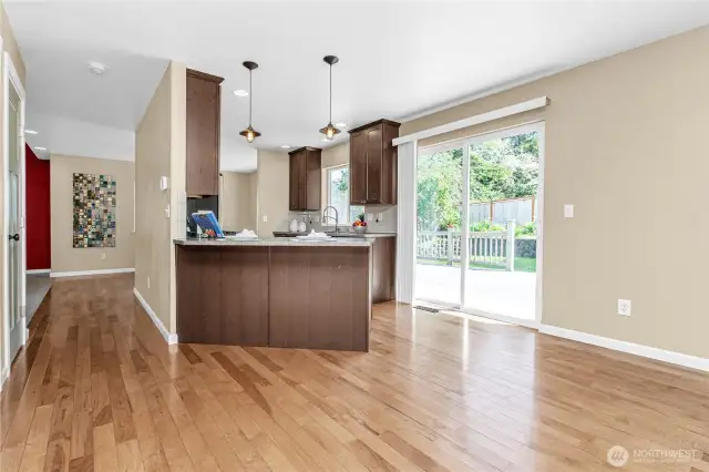 Convenient floor plan allows for easy-flow of traffic!