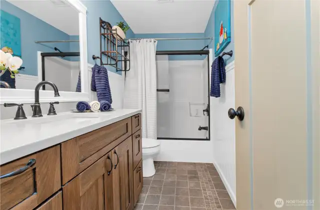 Full bath off main hallway, second floor.