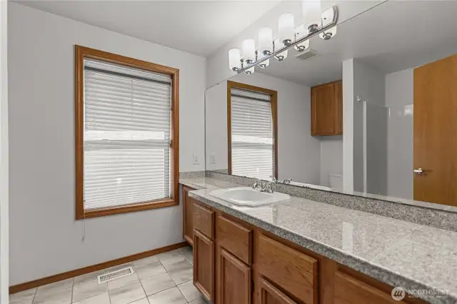 Upper Floor Full Bath