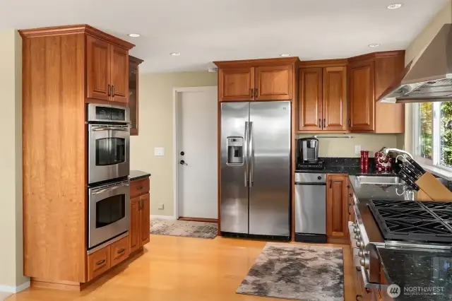 Notice the double ovens and gas cooking! A chef's delight.
