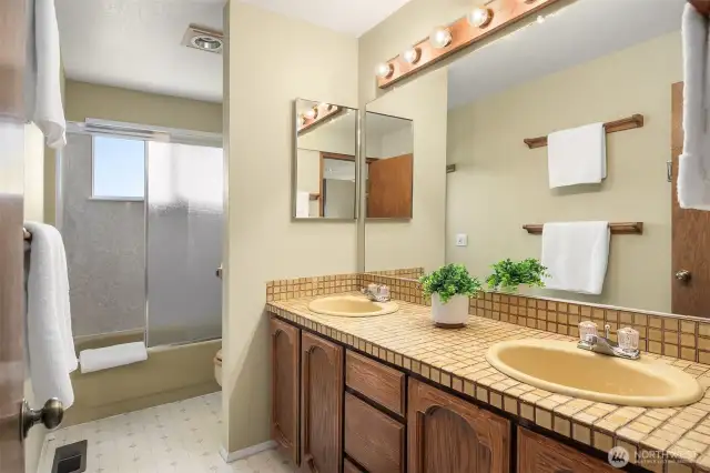 This full bathroom complements the bedrooms downstairs.