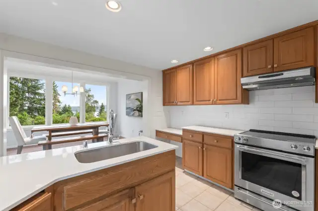 The view & natural light even reach the kitchen.