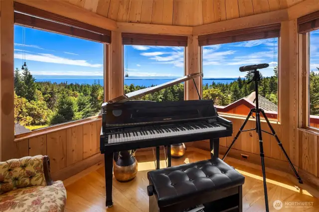 Cupola with 360 views of the property, Olympic Mountains, Puget Sound and more