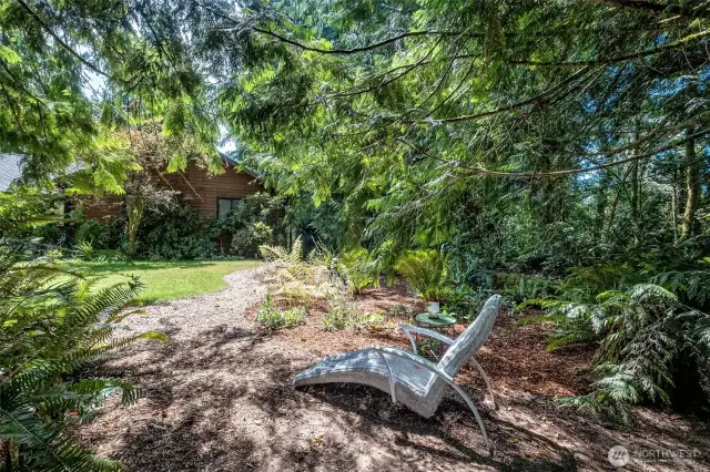 From the moment you arrive, the setting invites you to relax and reconnect. Surrounded by trees and wildlife, the property feels like a personal sanctuary, with winding paths and peaceful places to wander and explore.