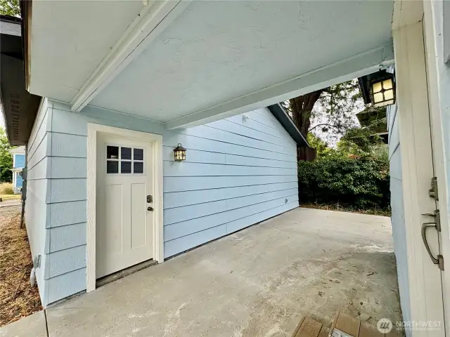 Breezway was added between the garage and the main house to keep you and your groceries dry.