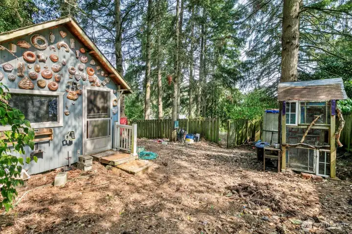 Another view of the studio building -create an office, art studio endless possibilities!