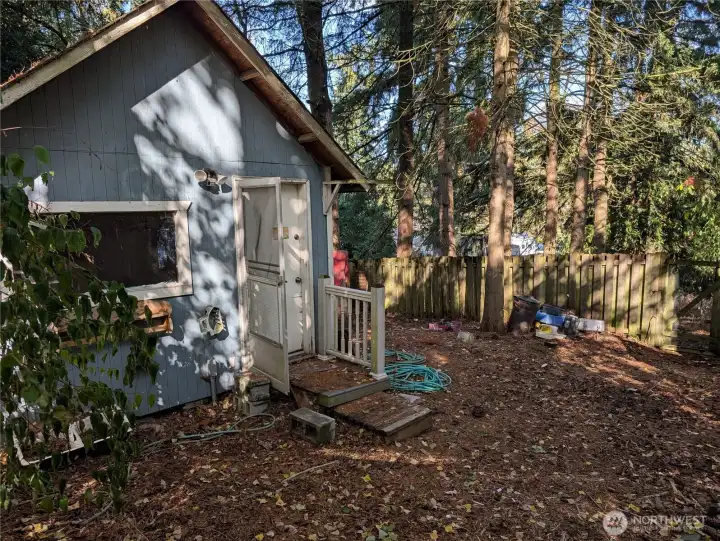 Large studio on the property with electrical! minus the Jell-O molds