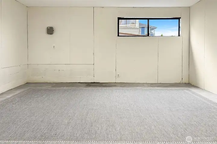 Shop space for your projects or create something more fitting to your needs. Lots of possibilities.