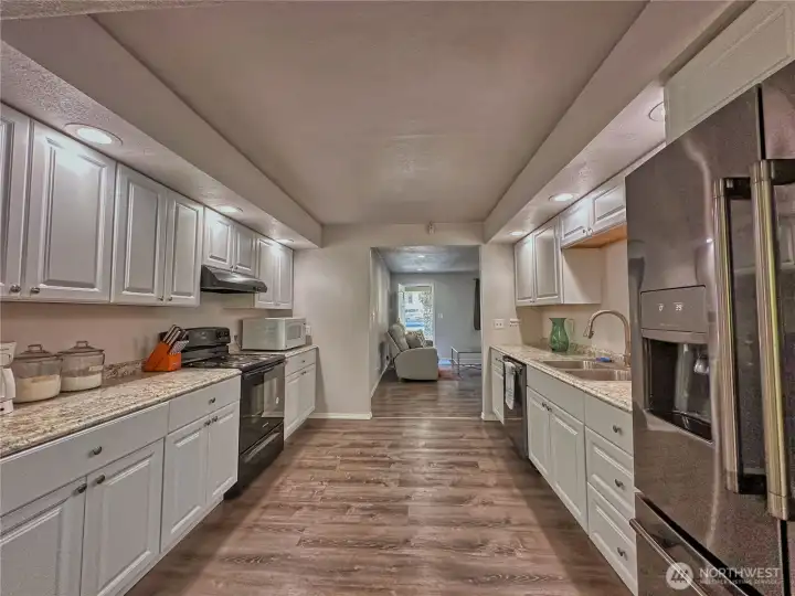 Appliances installed 2021 convey with home.
