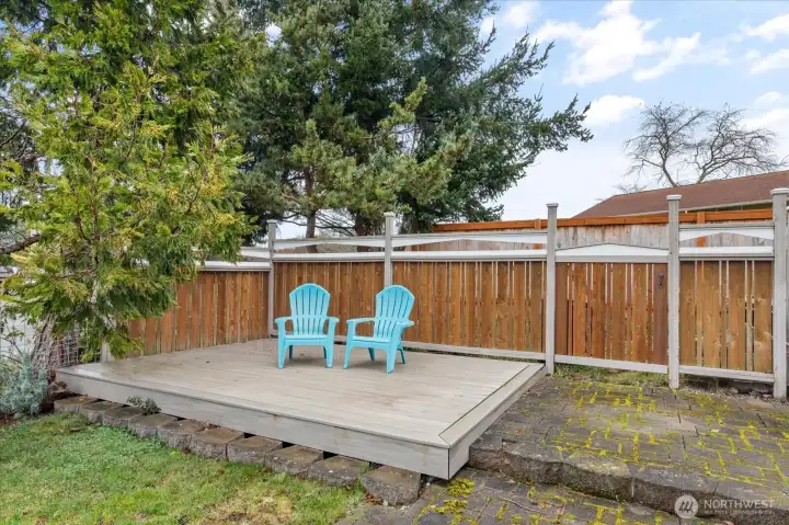 This deck is in the perfect spot to catch the afternoon sun!