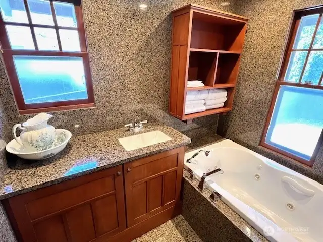 2nd Bath on upper level with jetted tub