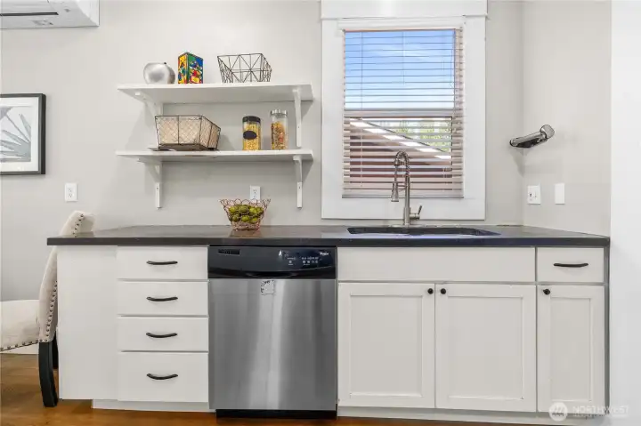 Light & Bright Window above Kitchen Sink
