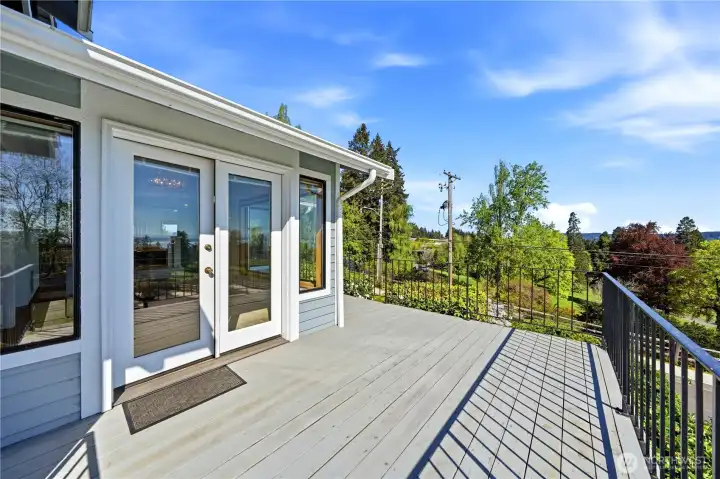 Here's that awesome view deck which wraps around the side of the house.