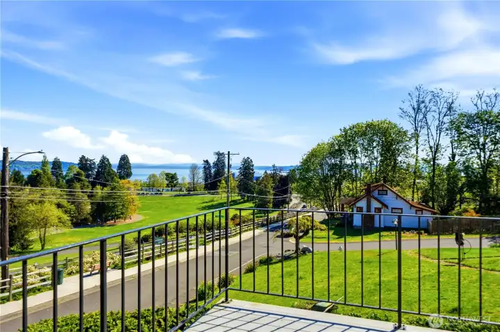 Ridiculous panorama overlooking the park grounds and on to Commencement Bay and points north!