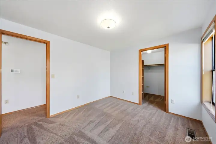 2nd bedroom again.