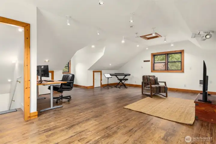 Studio above garage