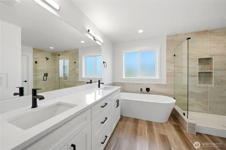 Primary 5-piece en-suite bath with quartz countertops