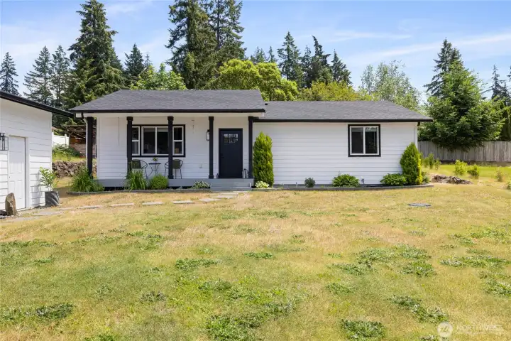 An inviting newer build with a...