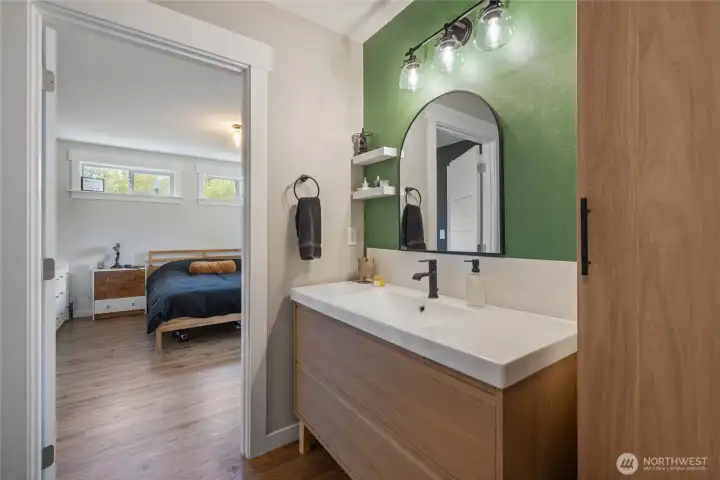 A pleasant bathroom with modern fixtures...