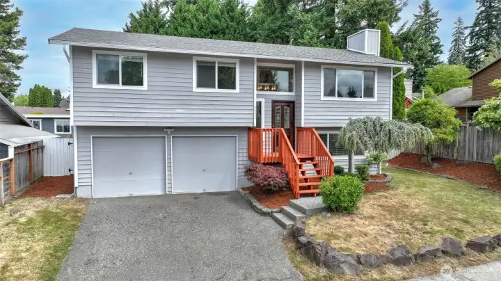 This is the MOST affordable house in Bothell that is move-in ready and in the highly-acclaimed Northshore School District!! This is the MOST affordable house in Bothell that is move-in ready and in the highly-acclaimed Northshore School District!!