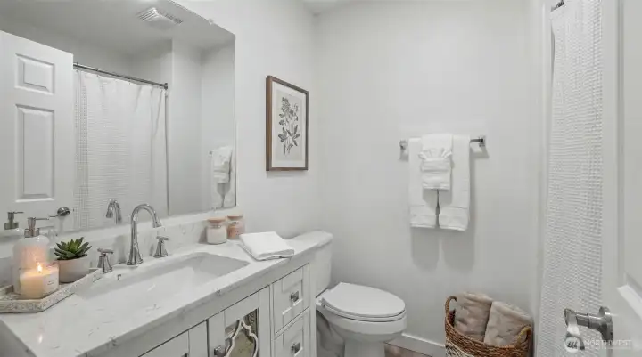 Full Bath in the Lower Level that was updated in 2025 with new quartz countertops, cabinet, sink & faucet, LVP flooring and light fixture. Virtually staged. Full Bath in the Lower Level that was updated in 2025 with new quartz countertops, cabinet, sink & faucet, LVP flooring and light fixture. Virtually staged.