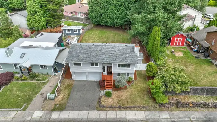Large lot provides ample space in front of the house as well as in the back! Large lot provides ample space in front of the house as well as in the back!