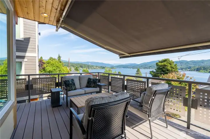 The awning is electric and overs a nice bit of shade. The awning is electric and overs a nice bit of shade.