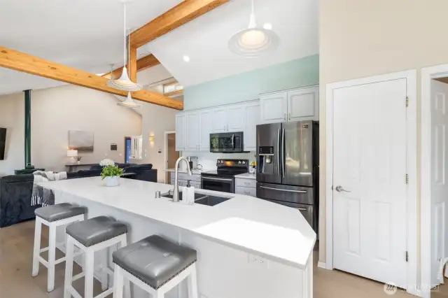 Kitchen with island big enough for 6 stools!