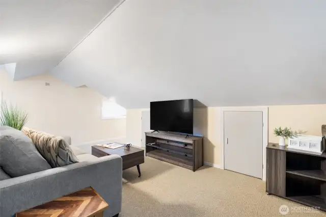 Upstairs loft/3rd bedroom