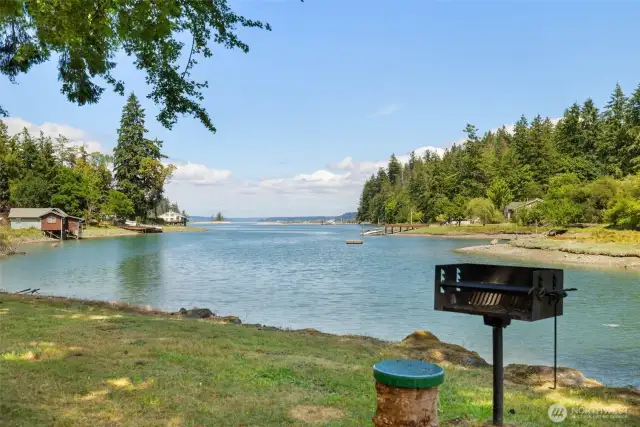 BBQ, anyone?  Perfect for entertaining.