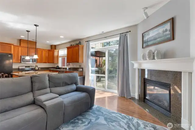 Gas fireplace with mantel