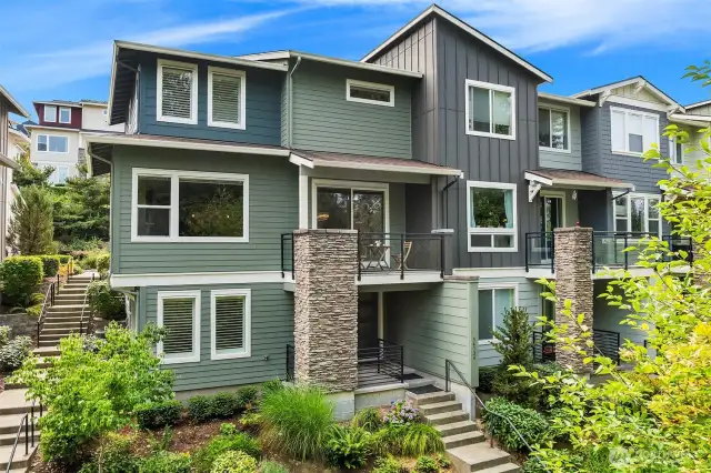 End unit townhome