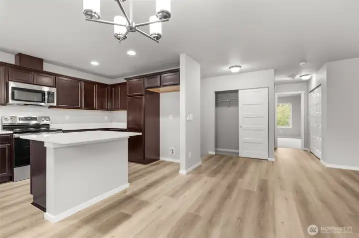 Photographs are for illustrative purposes only. Features, finishes, interior/exterior colors, landscaping and floorplan shown may vary from actual homes built.