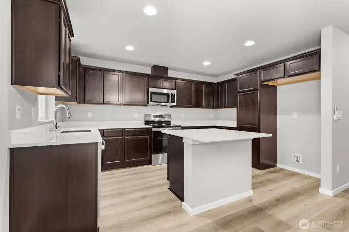 Photographs are for illustrative purposes only. Features, finishes, interior/exterior colors, landscaping and floorplan shown may vary from actual homes built.