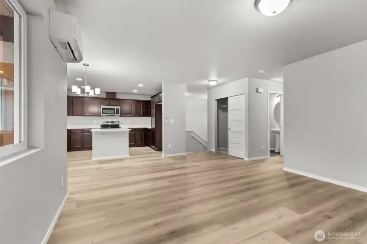 Photographs are for illustrative purposes only. Features, finishes, interior/exterior colors, landscaping and floorplan shown may vary from actual homes built.