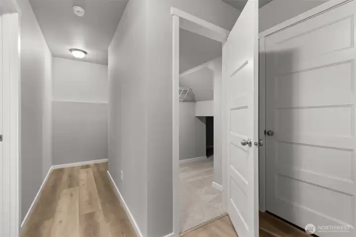 Photographs are for illustrative purposes only. Features, finishes, interior/exterior colors, landscaping and floorplan shown may vary from actual homes built.