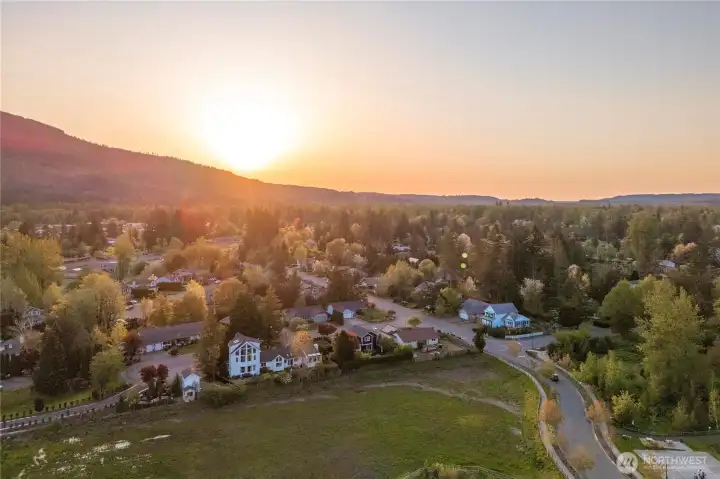 If a larger, modern cityscape is more your style, then nearby Issaquah could fit the bill. Nestled at the base of  WELCOME TO NORTH BEND, SNOQUALMIE, AND ISSAQUAH  Nestled in the Cascade Mountains Foothills, These Communities Are Surrounded by Bountiful Natural Beauty, Yet Are Just Minutes from Seattle and Bellevue  NORTH BEND, SNOQUALMIE, & ISSAQUAH RECREATION  Snoqualmie Casino & Hotel  Rattlesnake Lake and Trails  Mount Si and Trails  the Cascades, this city was voted as one of the best places to live in Washington State! Home to both a salmon hatchery and the fabulous annual Salmon Days Festival, you’ll also find a summertime farmers market offering locally-grown produce and flowers. Dining and shopping options abound, with Boehm’s Candies, The Black Duck Cask & Bottle, PCC Community Market, and major employers such as Costco’s headquarters, the Microsoft Sammamish campus, Swedish Hospital and medical centers all within minutes of your doorstep.  All three communities