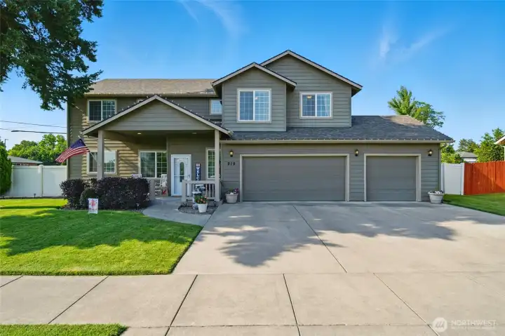 Welcome to 919 Carmella St!