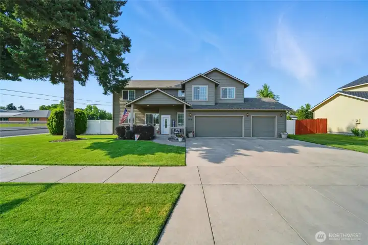 3 Car Garage