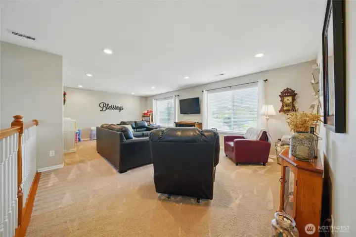 Large Loft - Upstairs