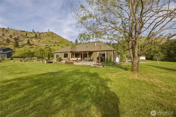 Spread out, play, garden, relax...