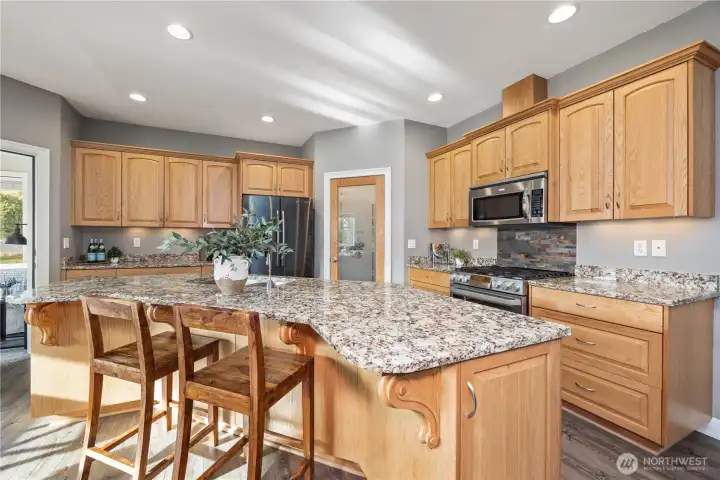 Functional layout, pantry in the corner