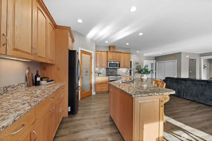 Ample counter and cabinet space