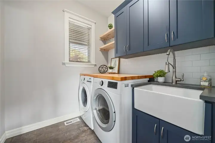 Laundry - W/D stay