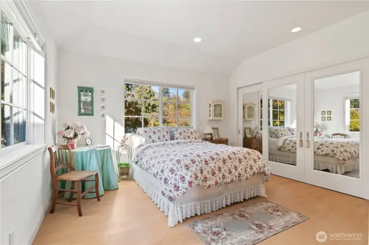 Guest bedroom