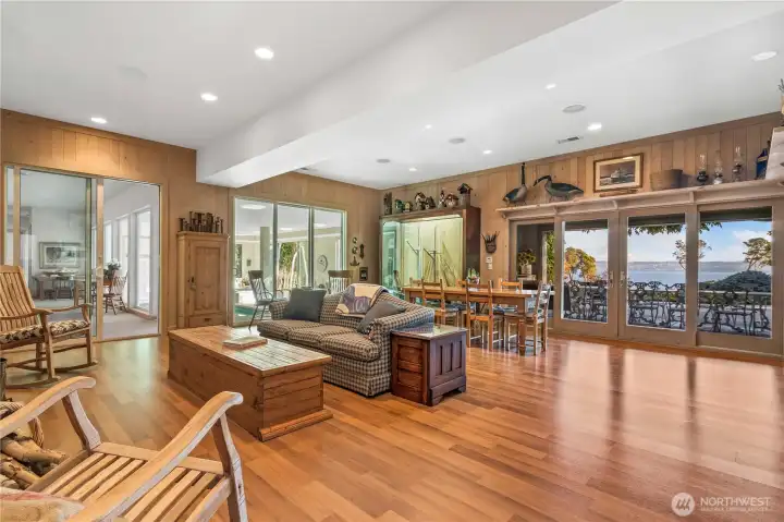 Lower level den/gameroom