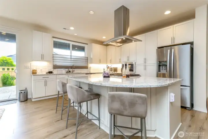 Kitchen Island is so pretty!