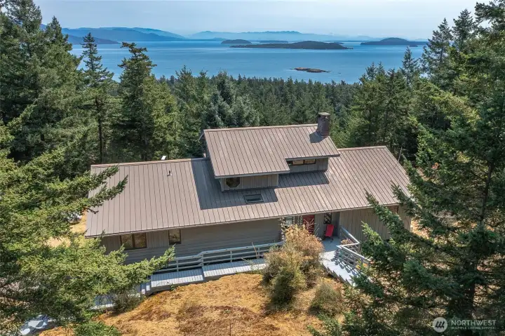 Timeless contemporary home w/ metal roof in the tranquil Cow Hill neighborhood Timeless contemporary home w/ metal roof in the tranquil Cow Hill neighborhood